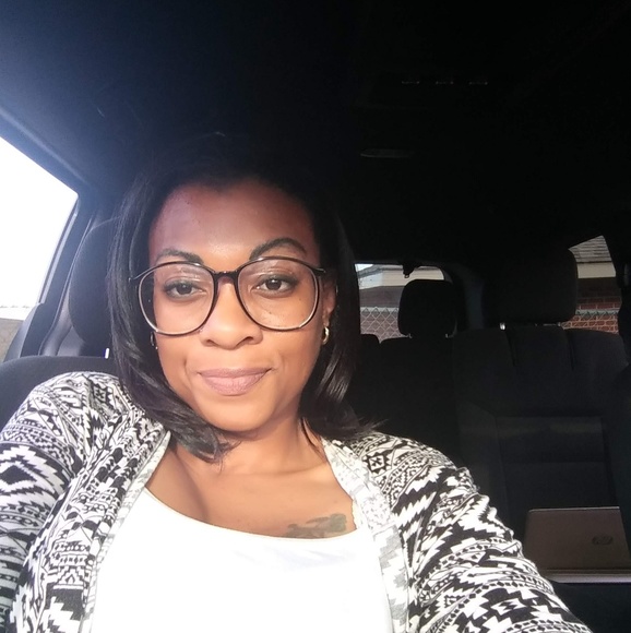 Meet your Posher, Msmarsha - Picture 2 of 5